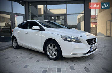 Хэтчбек Volvo V40 2013 в Киеве