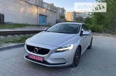 Хэтчбек Volvo V40 2019 в 