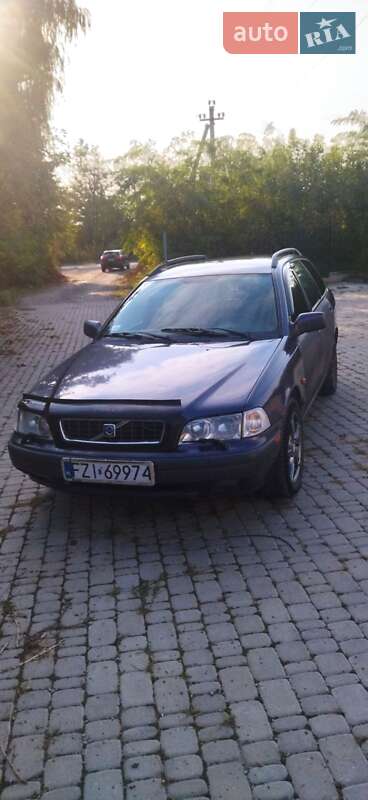 Универсал Volvo V40 1996 в 