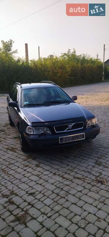 Универсал Volvo V40 1996 в Борщеве