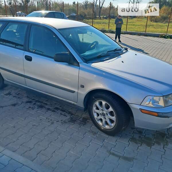 Універсал Volvo V40 2001 в Бородянці