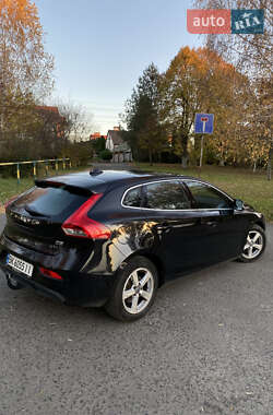 Хэтчбек Volvo V40 2012 в 