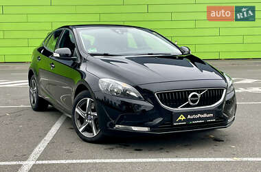 Хэтчбек Volvo V40 2016 в Киеве