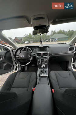 Хэтчбек Volvo V40 2014 в 