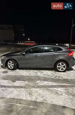 Хэтчбек Volvo V40 2013 в Луцке