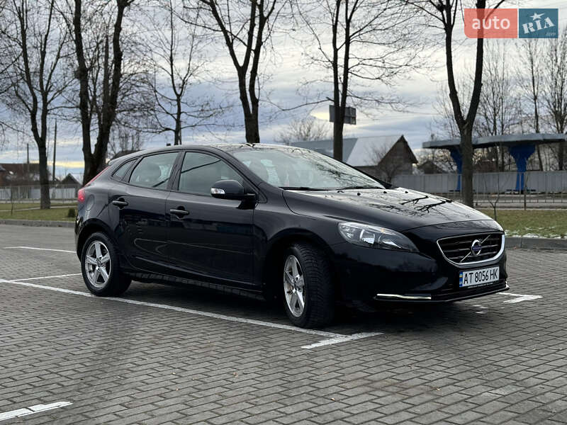 Хэтчбек Volvo V40 2013 в 
