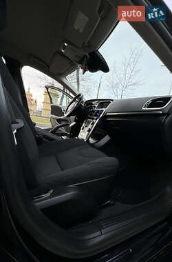 Хэтчбек Volvo V40 2013 в 