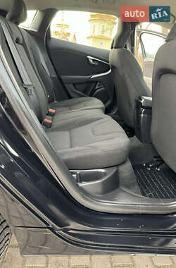 Хэтчбек Volvo V40 2013 в 