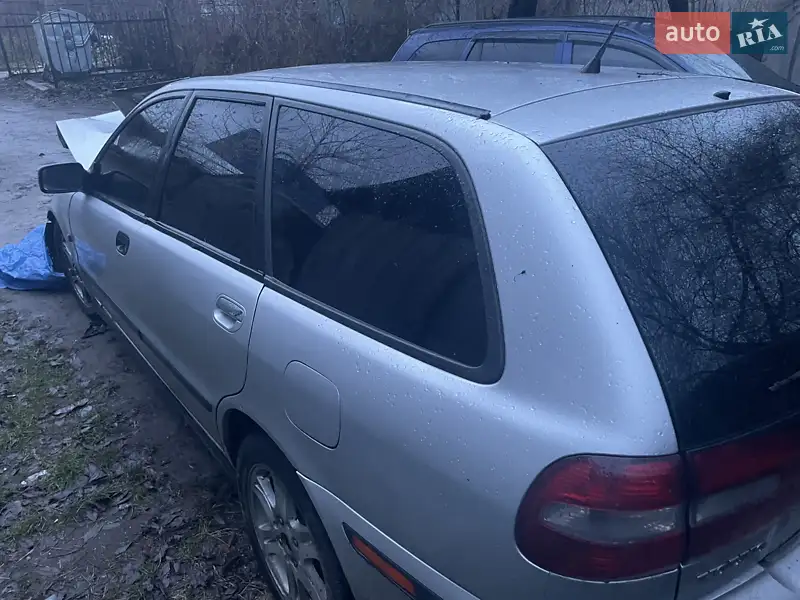 Volvo V40 2002
