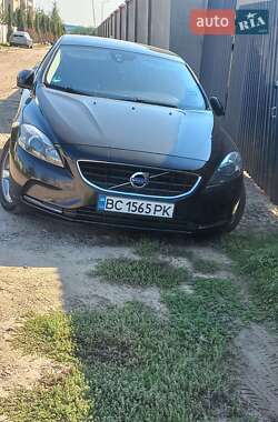 Хетчбек Volvo V40 2015 в Львові