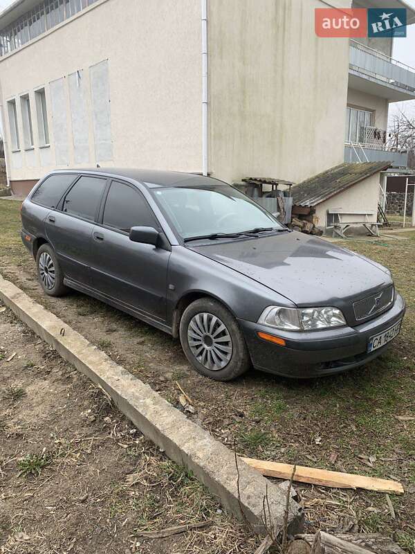 Volvo V40 2002