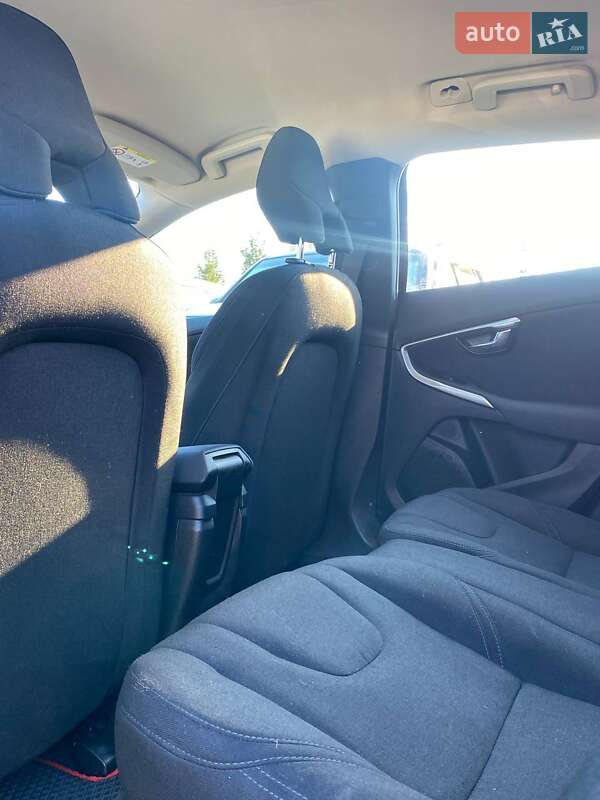 Хэтчбек Volvo V40 2016 в Кривом Роге