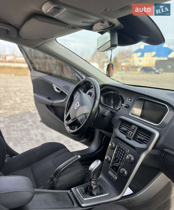 Хэтчбек Volvo V40 2013 в Сокале
