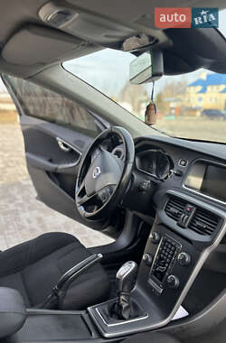 Хэтчбек Volvo V40 2013 в 