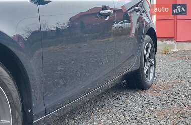 Хэтчбек Volvo V40 2014 в 