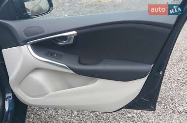 Хэтчбек Volvo V40 2014 в 