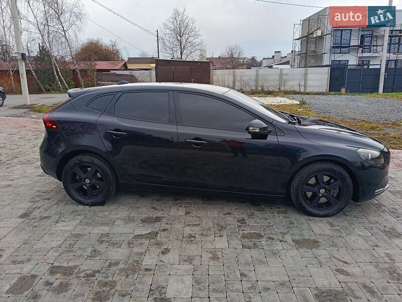Хэтчбек Volvo V40 2013 в Киеве