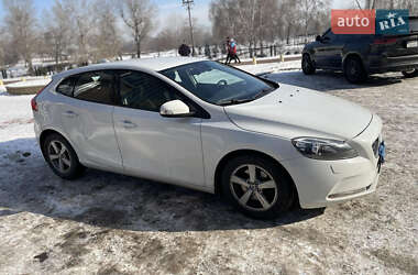 Хетчбек Volvo V40 2013 в 
