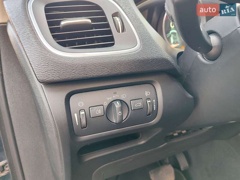 Хетчбек Volvo V40 2012 в Києві