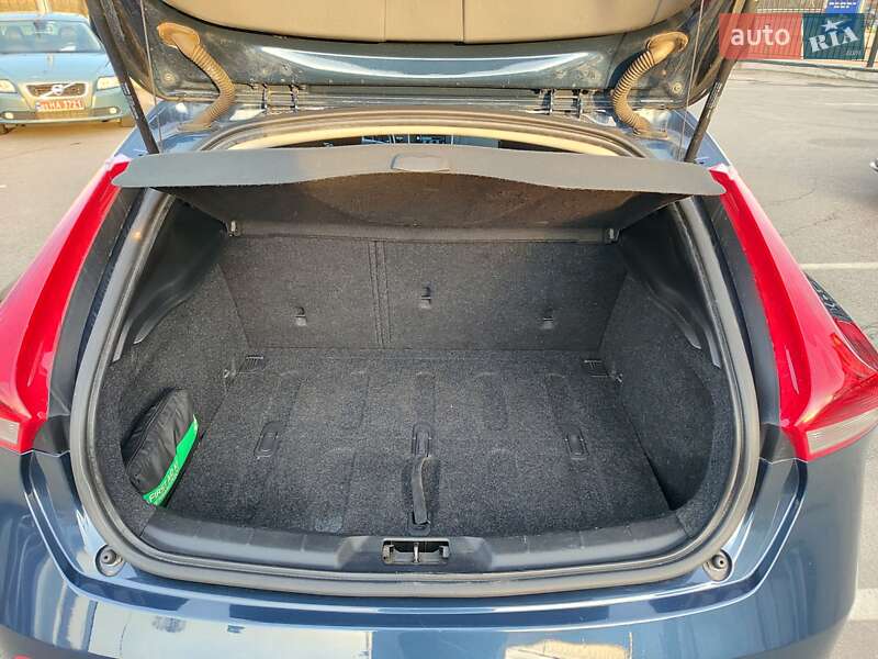 Хетчбек Volvo V40 2012 в Києві