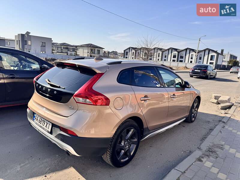 Хэтчбек Volvo V40 2013 в Киеве