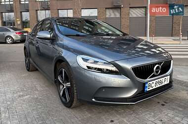 Хэтчбек Volvo V40 2017 в Киеве