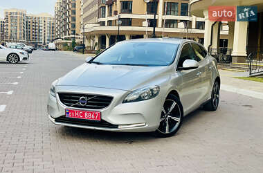 Хетчбек Volvo V40 2013 в Софіївській Борщагівці