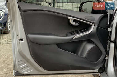 Хэтчбек Volvo V40 2014 в 