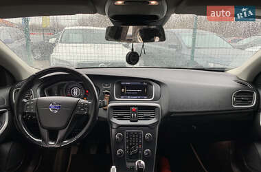 Хэтчбек Volvo V40 2014 в 