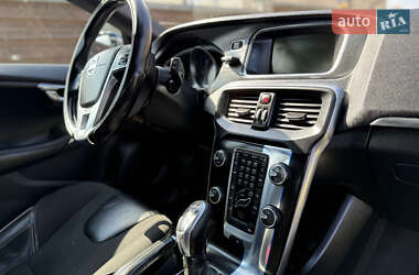 Хэтчбек Volvo V40 2013 в 