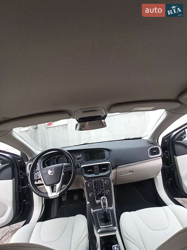 Хэтчбек Volvo V40 2013 в Днепре
