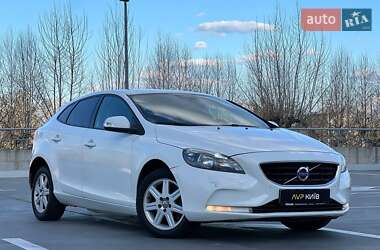 Хэтчбек Volvo V40 2013 в 