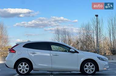 Хэтчбек Volvo V40 2013 в 