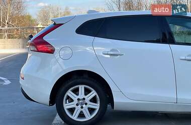 Хэтчбек Volvo V40 2013 в 