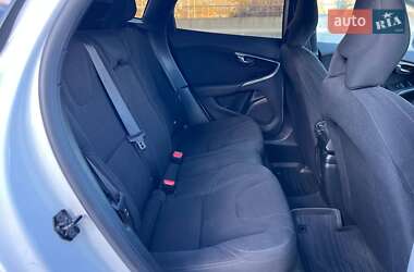 Хэтчбек Volvo V40 2013 в 