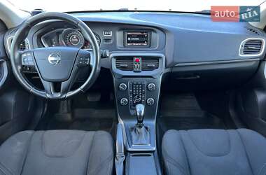 Хэтчбек Volvo V40 2013 в 
