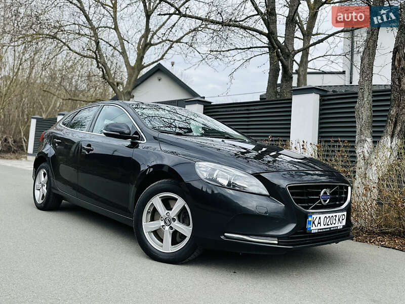 Хэтчбек Volvo V40 2014 в 