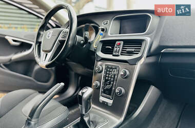 Хэтчбек Volvo V40 2014 в 