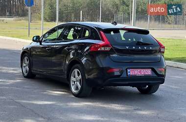 Хэтчбек Volvo V40 2013 в 
