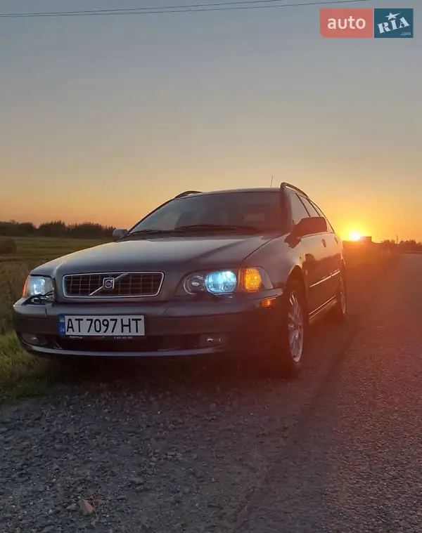 Volvo V40 2004