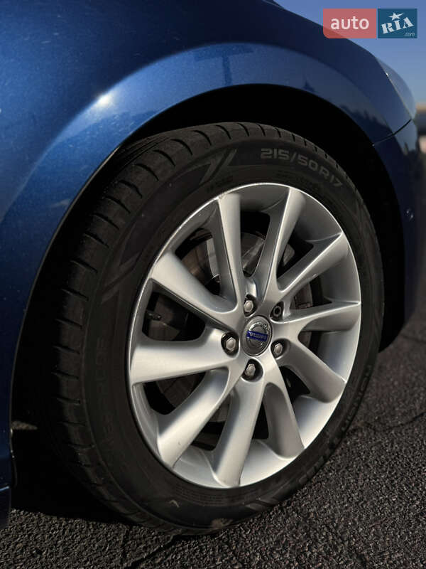 Хэтчбек Volvo V40 2014 в Киеве