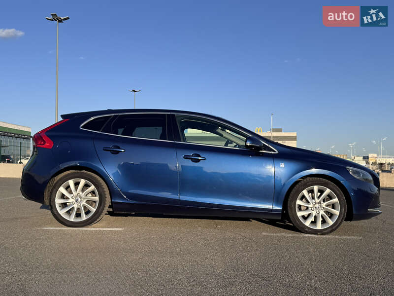 Хэтчбек Volvo V40 2014 в Киеве