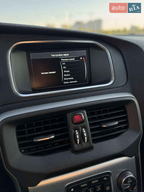 Хэтчбек Volvo V40 2014 в Киеве