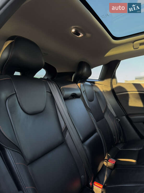 Хэтчбек Volvo V40 2014 в Киеве