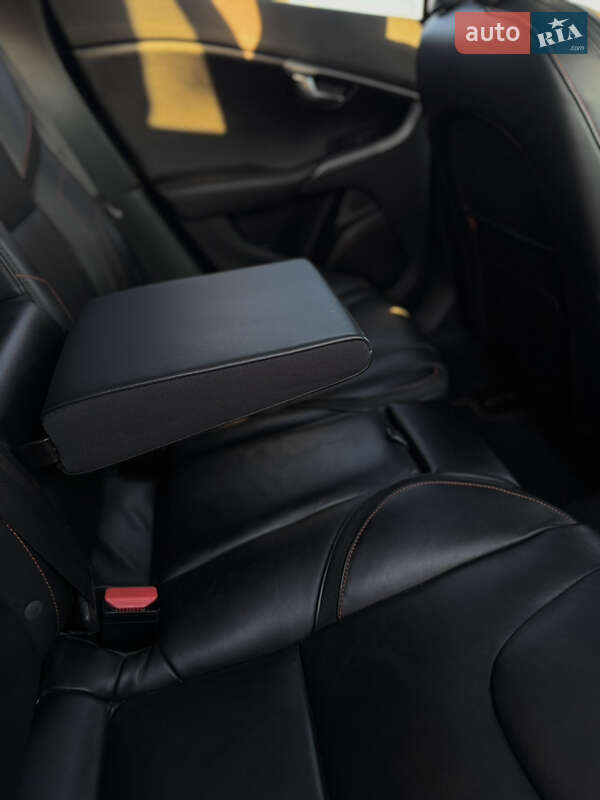 Хэтчбек Volvo V40 2014 в Киеве