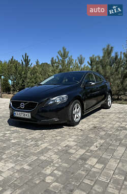 Хетчбек Volvo V40 2015 в Софіївській Борщагівці