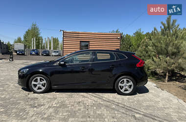 Хэтчбек Volvo V40 2015 в 