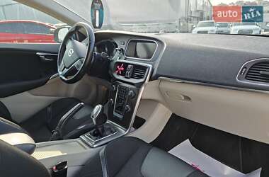 Хэтчбек Volvo V40 2012 в 