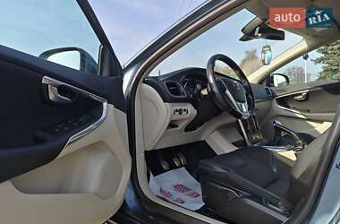 Хэтчбек Volvo V40 2012 в 