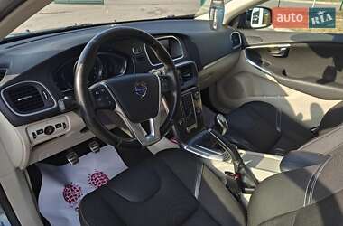 Хэтчбек Volvo V40 2012 в 